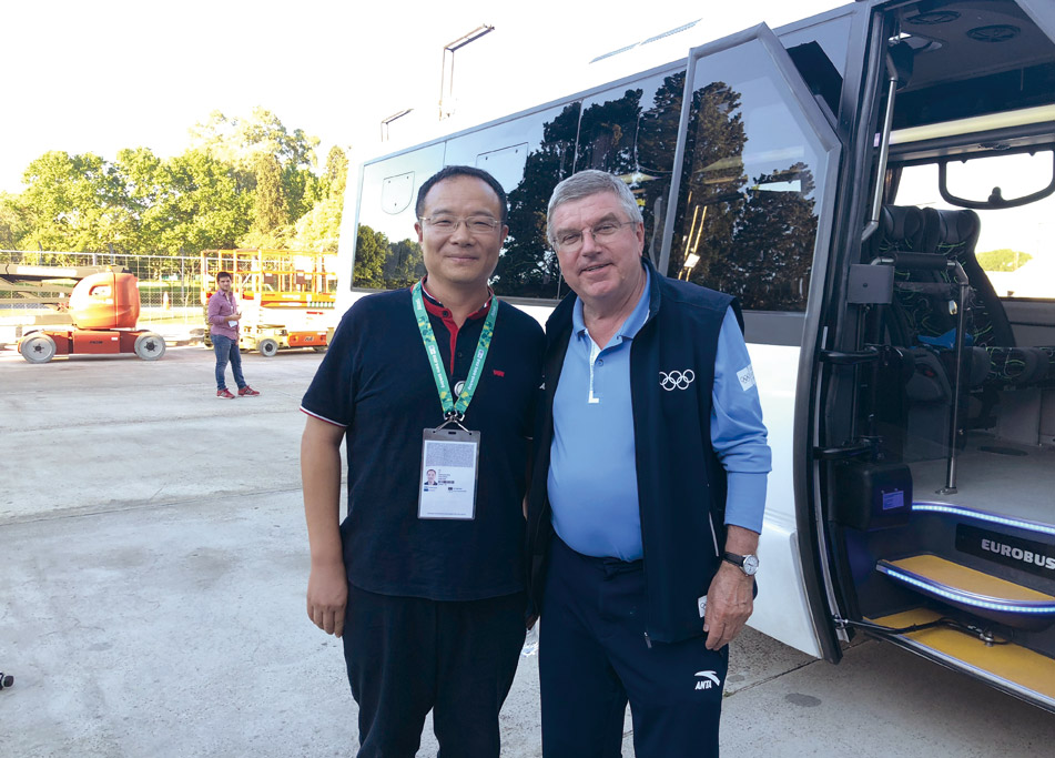 董事長李郁與國際奧委會主席托馬斯·巴赫先生合影